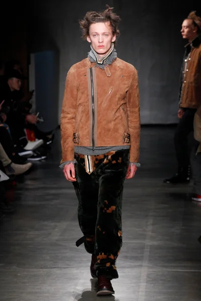 Look 16